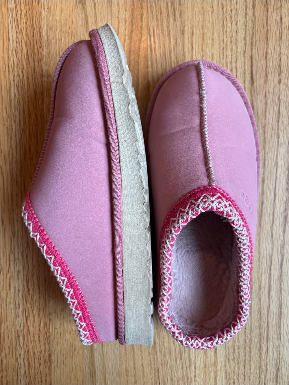 UGG size 8 Pink Cozy Slip-On Indoor Shoes